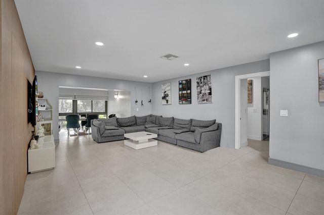 21675 Tall Palm Circle 2b, Boca Raton, FL 33433