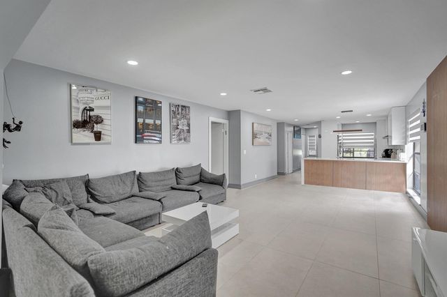 21675 Tall Palm Circle 2b, Boca Raton, FL 33433