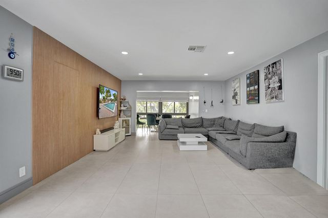21675 Tall Palm Circle 2b, Boca Raton, FL 33433