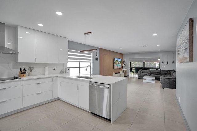 21675 Tall Palm Circle 2b, Boca Raton, FL 33433