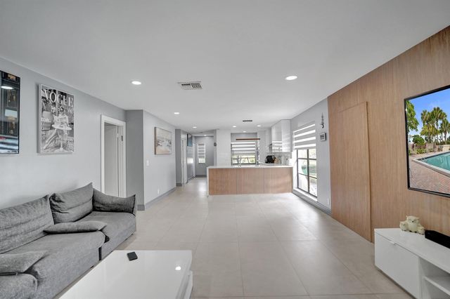 21675 Tall Palm Circle 2b, Boca Raton, FL 33433