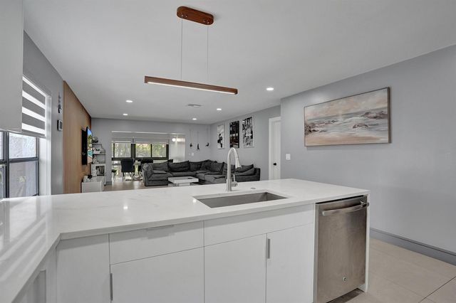 21675 Tall Palm Circle 2b, Boca Raton, FL 33433