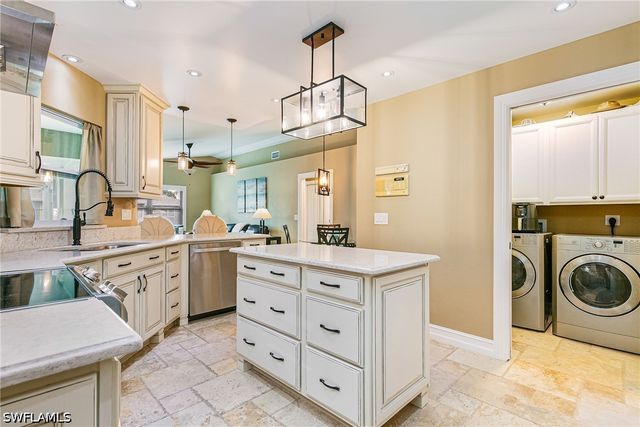 401 Candlewick CIR E, Lehigh Acres, FL 33936