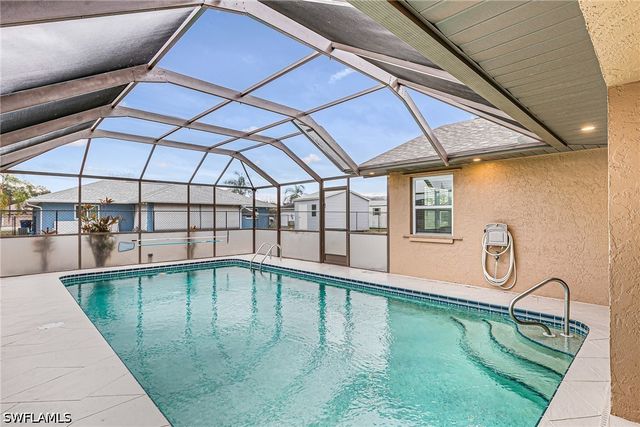 401 Candlewick CIR E, Lehigh Acres, FL 33936