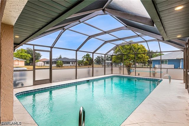 401 Candlewick CIR E, Lehigh Acres, FL 33936