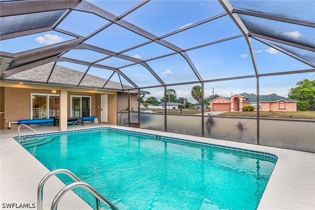 401 Candlewick CIR E, Lehigh Acres, FL 33936