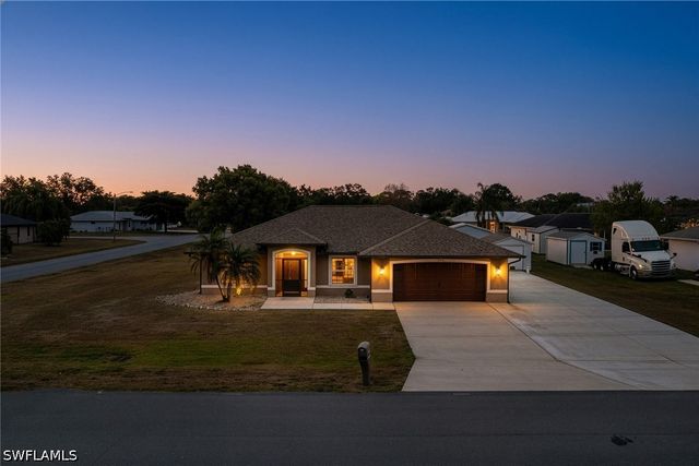 401 Candlewick CIR E, Lehigh Acres, FL 33936
