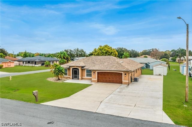 401 Candlewick CIR E, Lehigh Acres, FL 33936