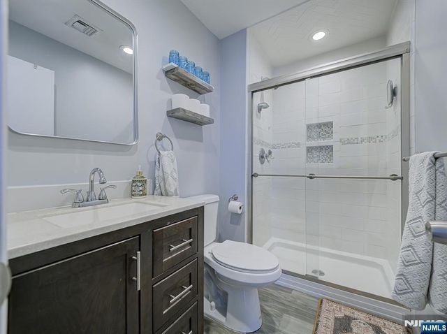 23 Otis Place, Verona, NJ 07044