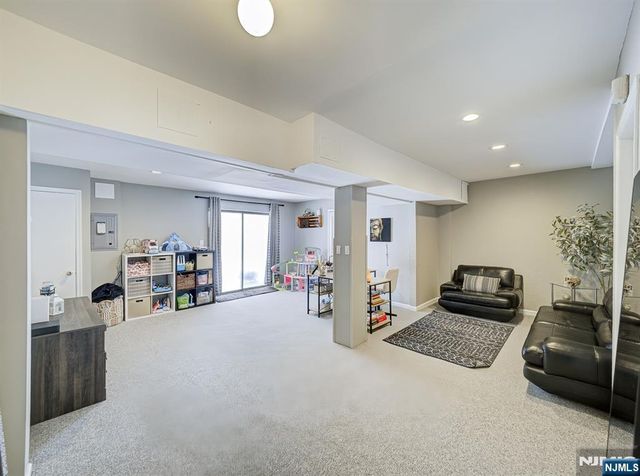 23 Otis Place, Verona, NJ 07044