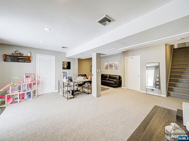 23 Otis Place, Verona, NJ 07044