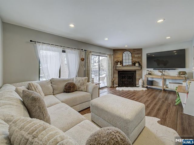 23 Otis Place, Verona, NJ 07044