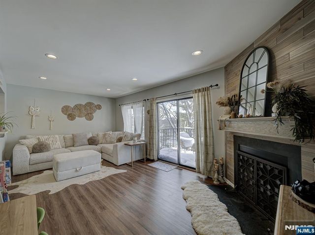 23 Otis Place, Verona, NJ 07044