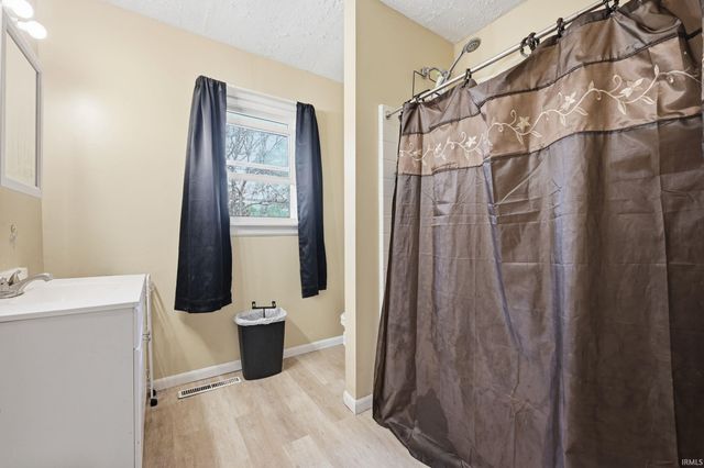 4305 N Glenwood Avenue, Muncie, IN 47304