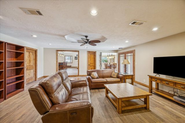 640 Piney Creek Road, Bellville, TX 77418
