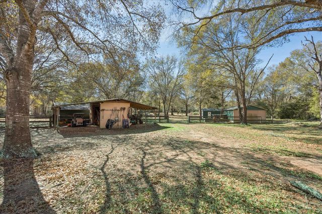 640 Piney Creek Road, Bellville, TX 77418
