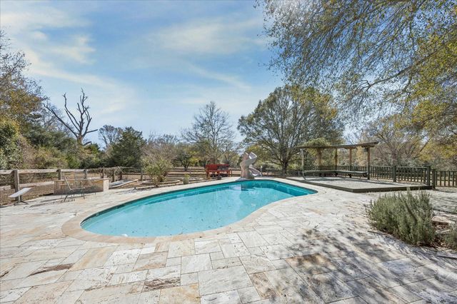640 Piney Creek Road, Bellville, TX 77418