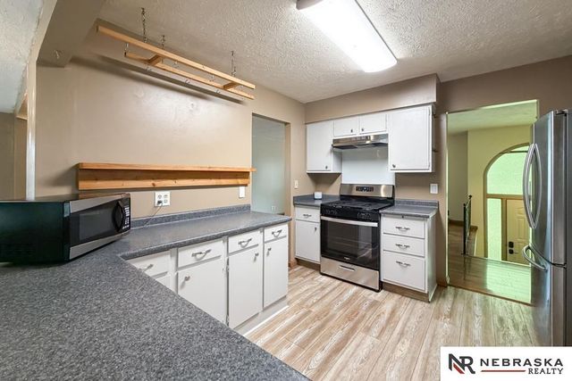 216 Douglas Drive, Bellevue, NE 68005