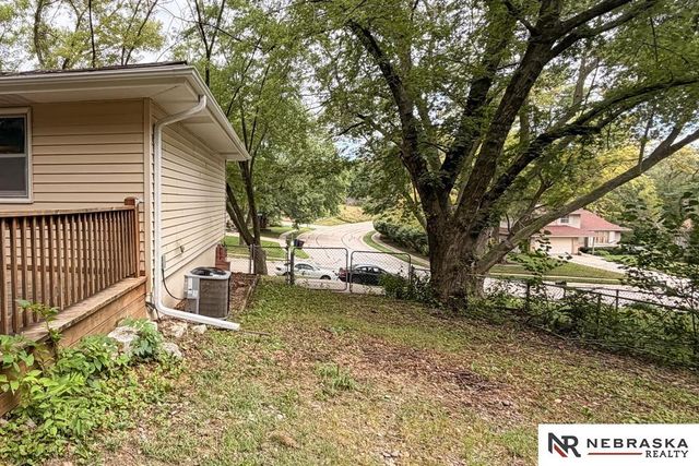 216 Douglas Drive, Bellevue, NE 68005