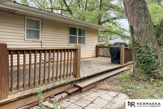 216 Douglas Drive, Bellevue, NE 68005