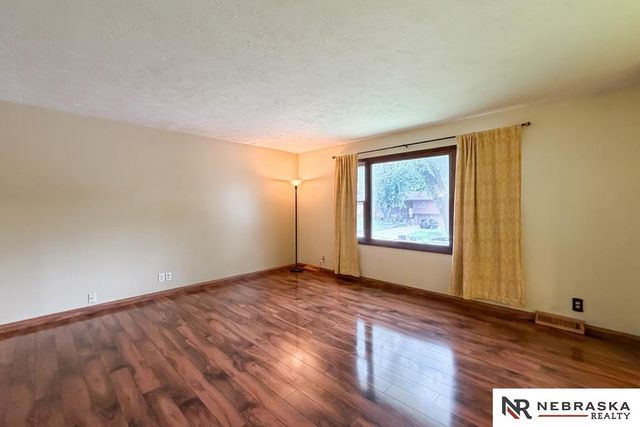 216 Douglas Drive, Bellevue, NE 68005