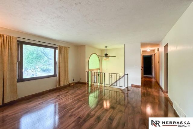 216 Douglas Drive, Bellevue, NE 68005