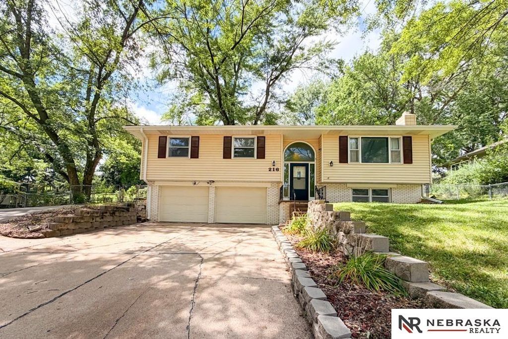 216 Douglas Drive, Bellevue, NE 68005