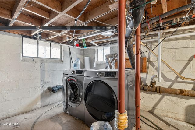 27 Eastside Drive, Clifton Park, NY 12019