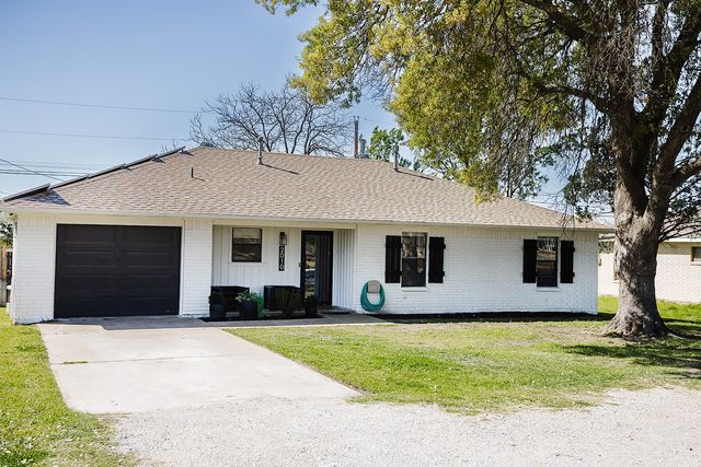 2010 Old Calf Creek Road, Brady, TX 76825