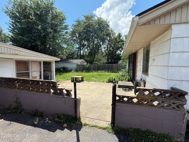 221 Welburn Dr, Louisville, KY 40218
