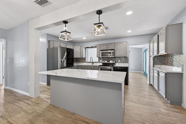 3121 30TH STREET N, St Petersburg, FL 33713
