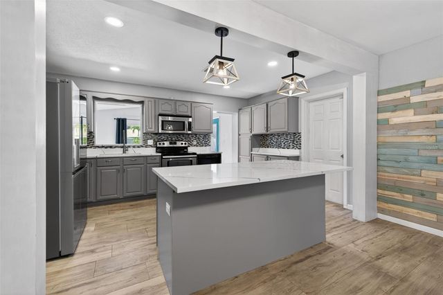 3121 30TH STREET N, St Petersburg, FL 33713