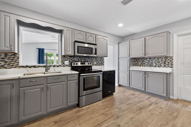 3121 30TH STREET N, St Petersburg, FL 33713