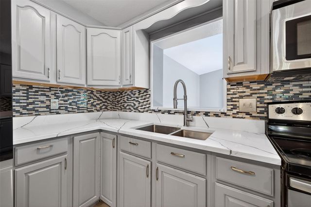 3121 30TH STREET N, St Petersburg, FL 33713