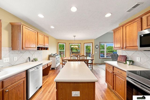7701 S 41st Street, Lincoln, NE 68516