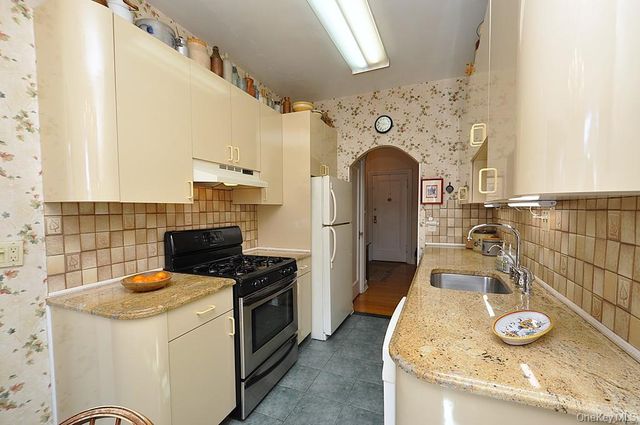 143 Garth Road 4D, Scarsdale, NY 10583