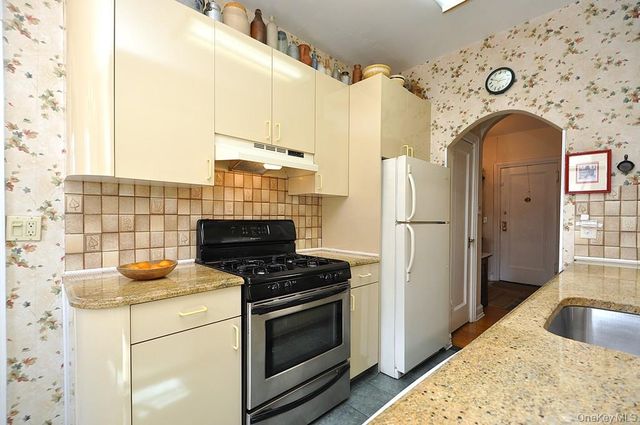 143 Garth Road 4D, Scarsdale, NY 10583