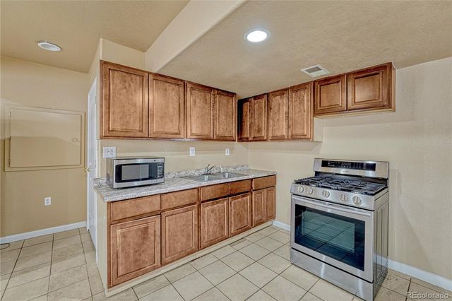 24070 E Hawaii Place, Aurora, CO 80018