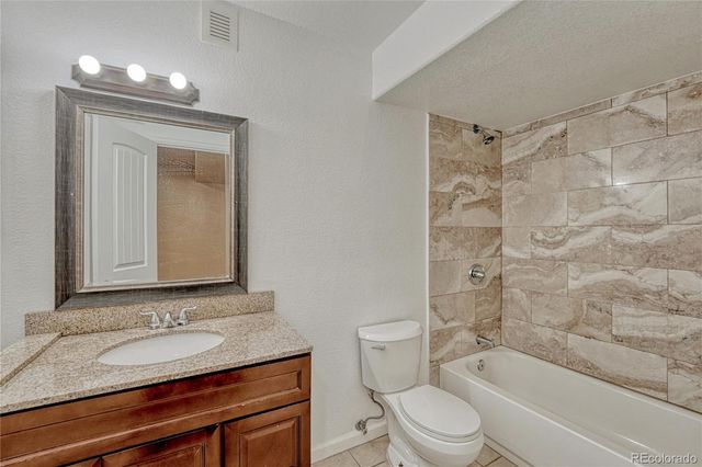 24070 E Hawaii Place, Aurora, CO 80018