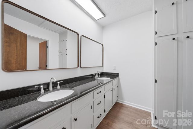 414 7th Street NE 2, Hickory, NC 28601