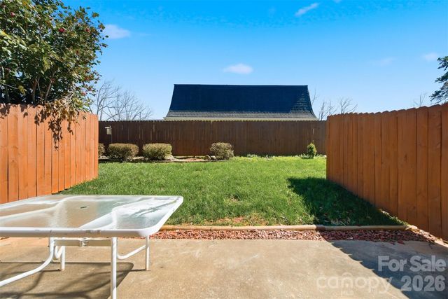 414 7th Street NE 2, Hickory, NC 28601