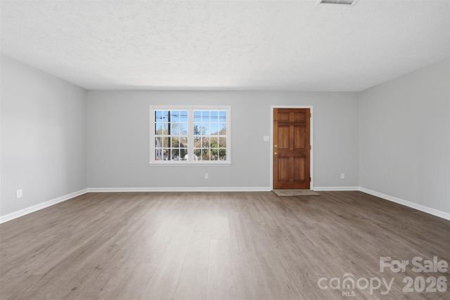 414 7th Street NE 2, Hickory, NC 28601