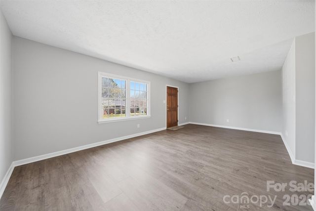 414 7th Street NE 2, Hickory, NC 28601