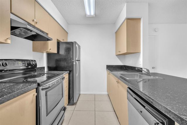 767 NW 104th Avenue 203, Pembroke Pines, FL 33026