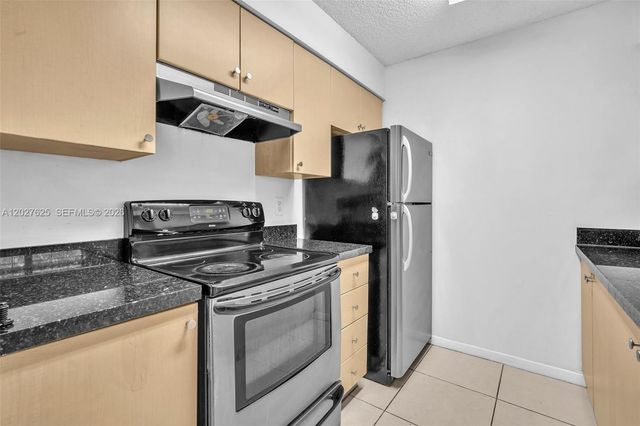 767 NW 104th Avenue 203, Pembroke Pines, FL 33026