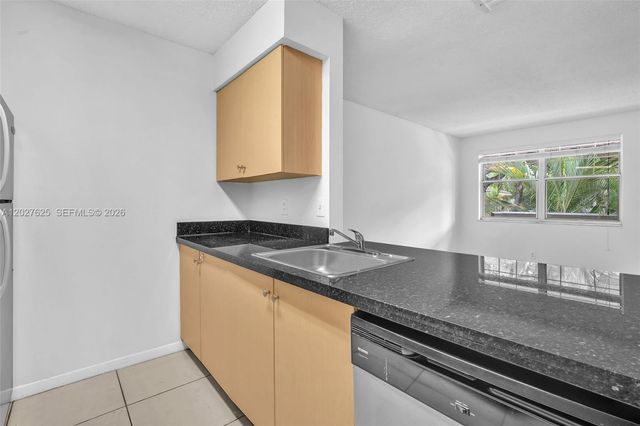 767 NW 104th Avenue 203, Pembroke Pines, FL 33026