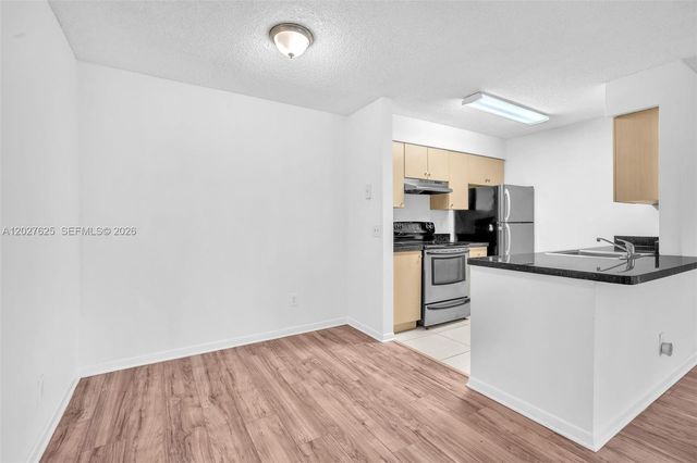 767 NW 104th Avenue 203, Pembroke Pines, FL 33026