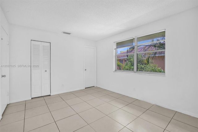 767 NW 104th Avenue 203, Pembroke Pines, FL 33026