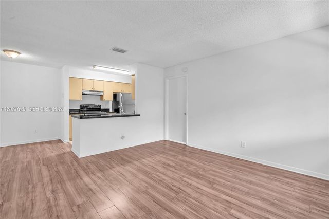 767 NW 104th Avenue 203, Pembroke Pines, FL 33026