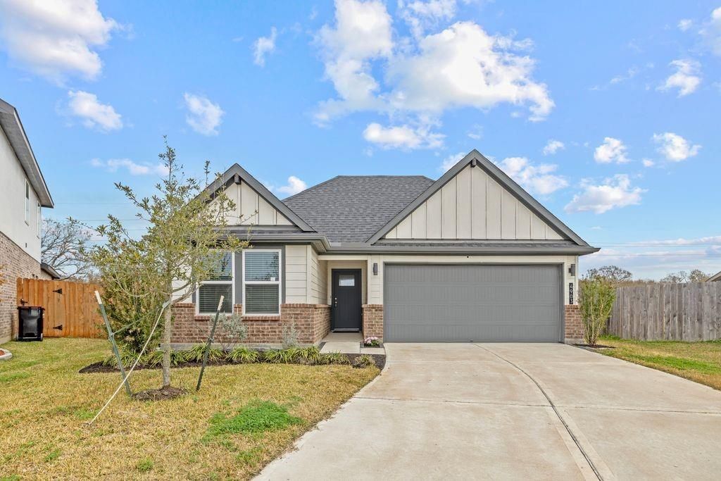 4903 Pine Haven Lane, Fresno, TX 77545